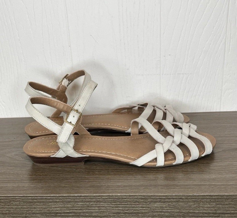 G.H. Bass & Co. Women’s White Leather Strappy Ankle Strap Buckle Sandals 9