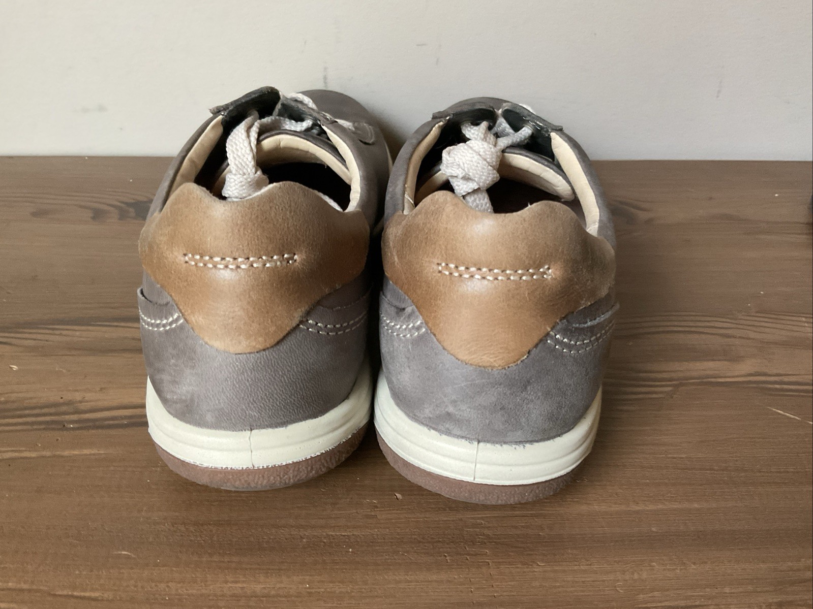 Ecco Soft Sneakers Walking Shoes Gray Leather Lace Up Women’s EU 40/US 9-9.5