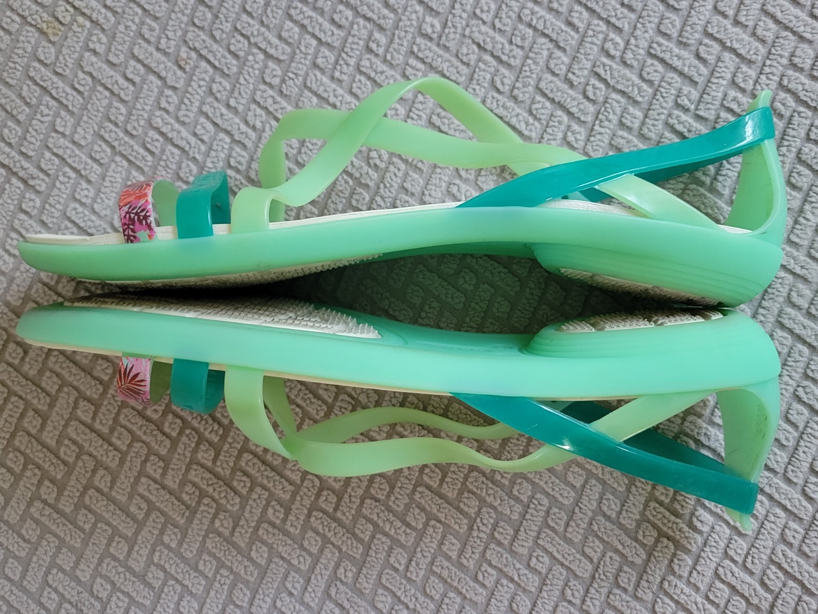 Crocs Isabella Sandal cross translucent MINT green floral Strappy Flats SIZE 10