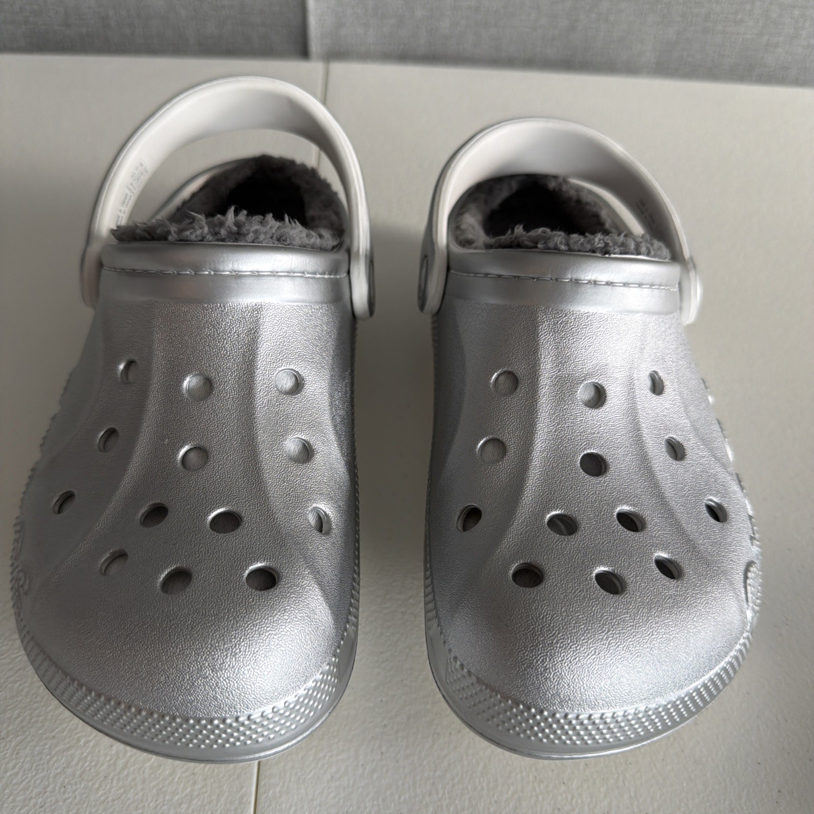 Crocs Women’s Size 6.0 Baya Classic Clog Faux Fur Lined Silver Slip On