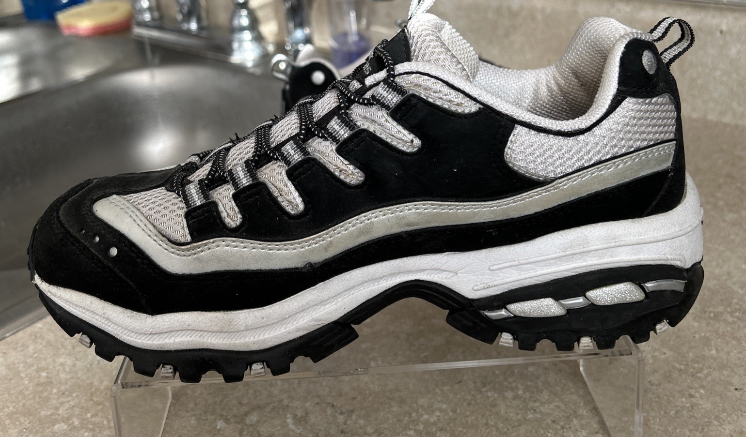 Skechers Women’s Sport Shoes, Black & Silver, Hands Free Step In, Size 9.5, EUC!