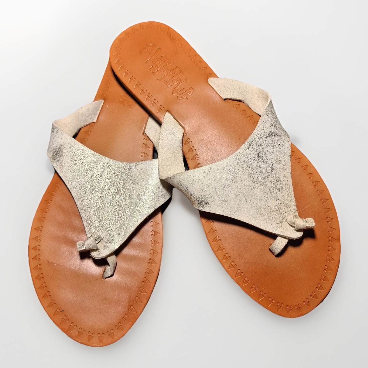 Matlow Womens Leather Thong Sandals Metallic Silver Tan Distressed Flat Slides