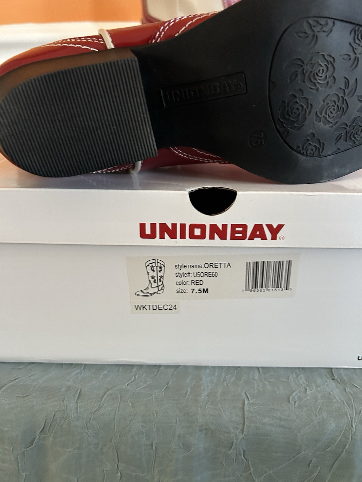 Unionbay Women’s Oretta Star Western Boot in red with star cutouts. Size 7 1/2
