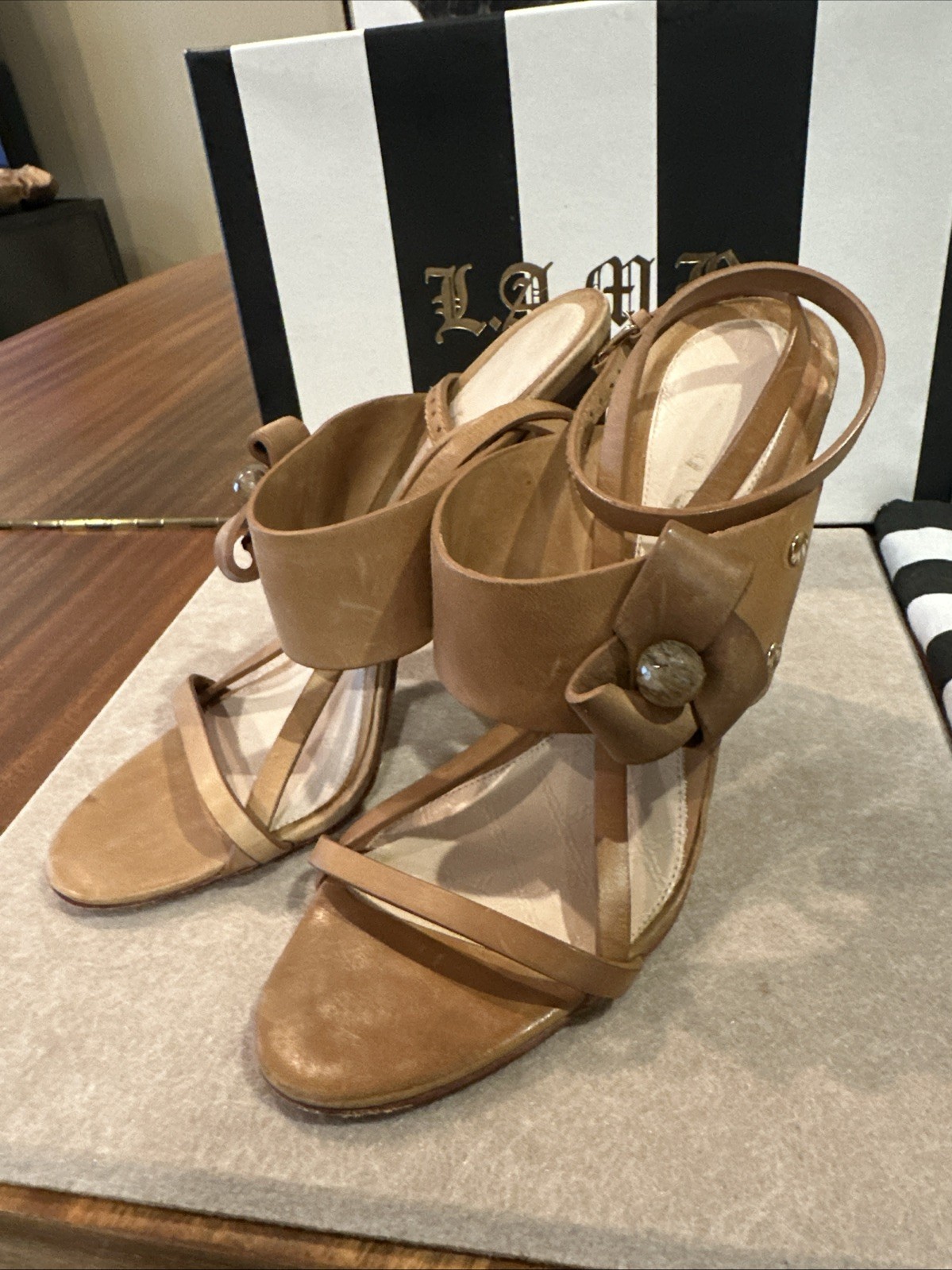 VTG- LAMB FLOWER BRN LEATHER ANKLE STRAP SANDALS HEELS 8.5M w/ BOX & SHOE BAG