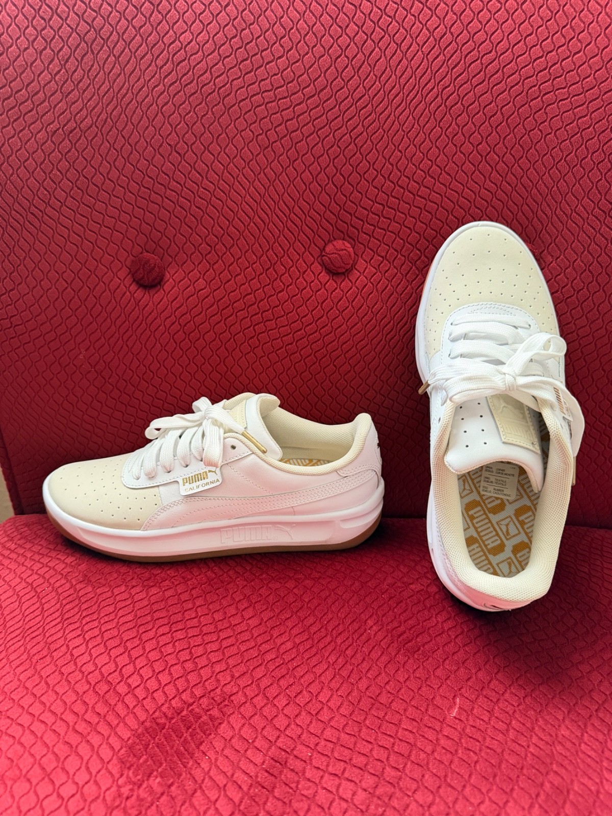 Step out in comfort with these stylish Puma sneakers in a versatile cream/off-wh