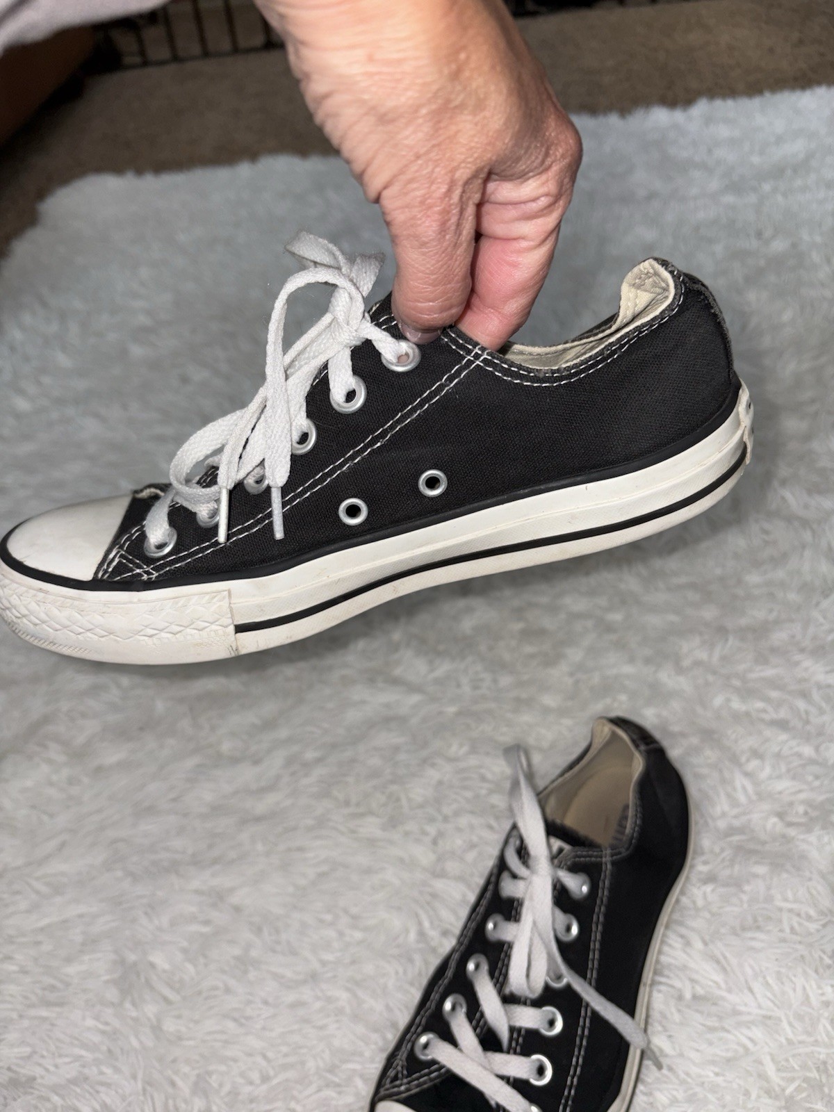 Converse All Star Women’s 7 Men’s 5 Classic Black Lace Sneaker.