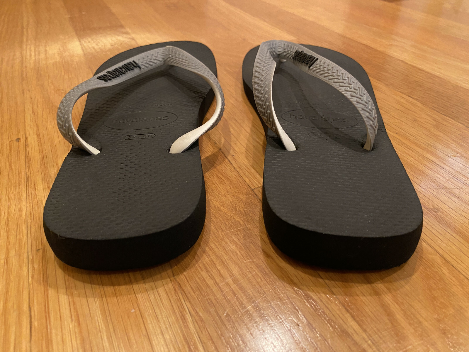Womens Havaianas Black & Silver Grey 39-40 Flip Flops USA 9/10W 8M EUR 41/42 EUC