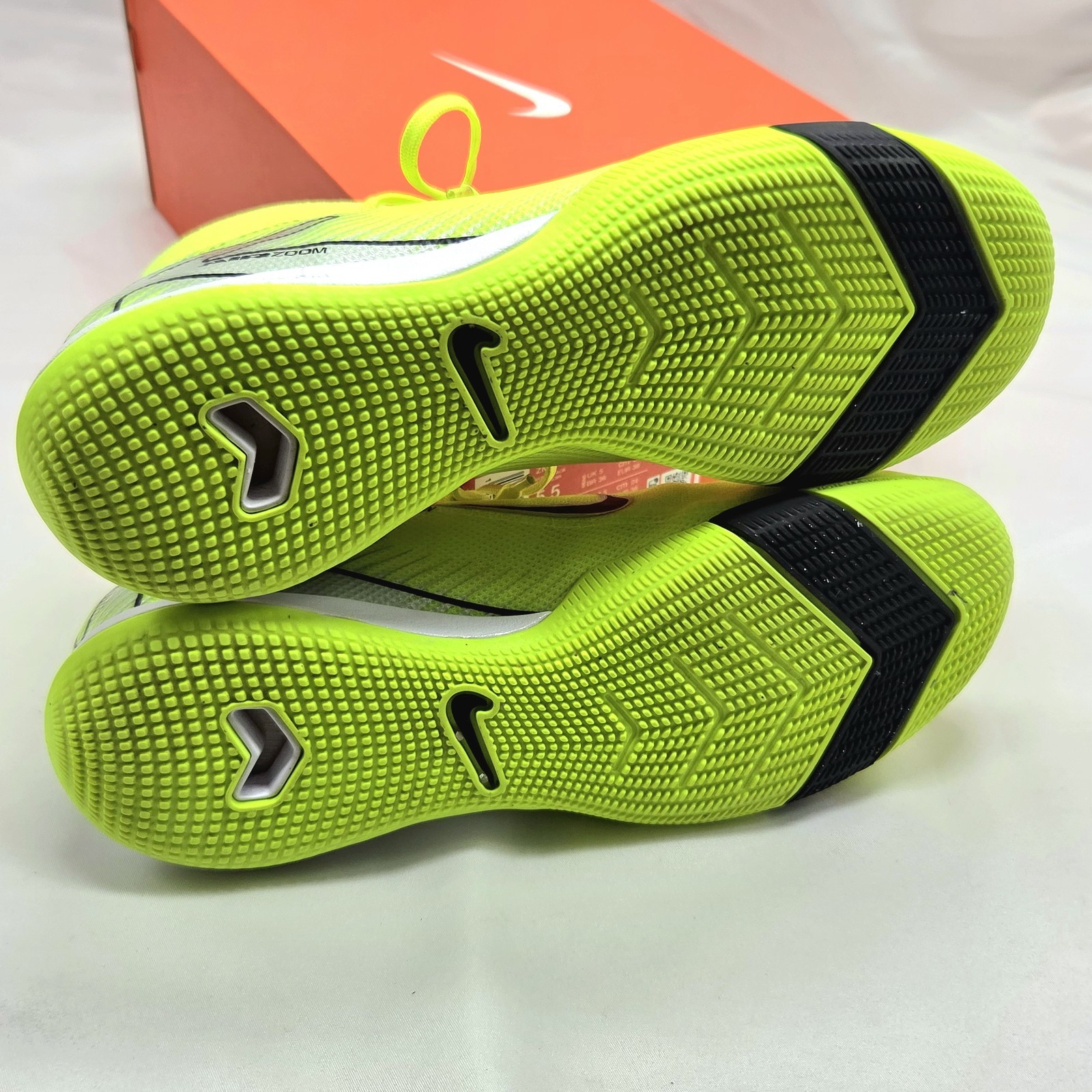 Nike Zoom Mercurial Superfly 10 Academy IC Womens 7 Yellow Black FQ8332-700