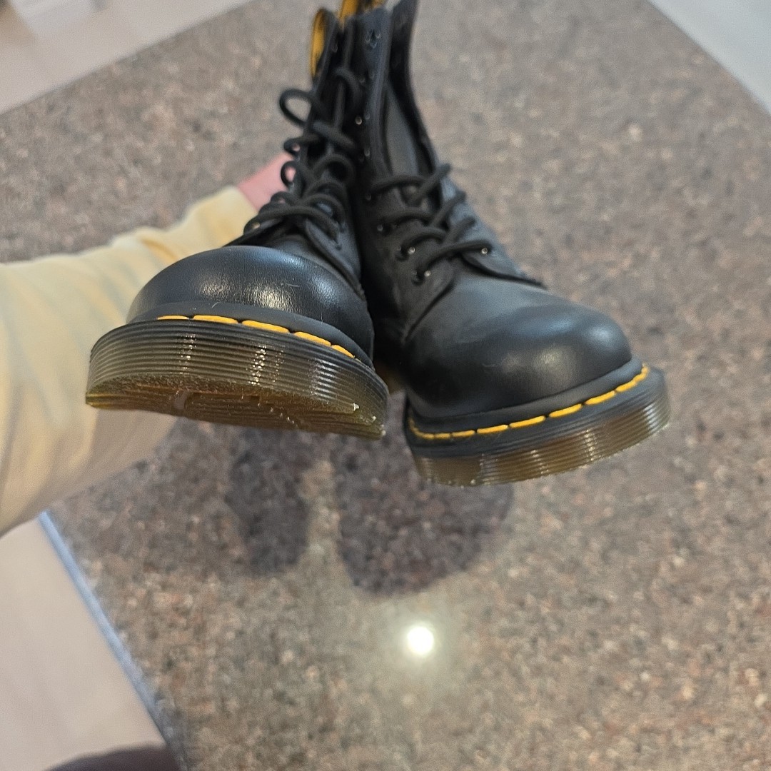 Dr. Martens Pascal 1460 Black Soft Pebbled Leather Boots Wmns Sz US 7 New Combat