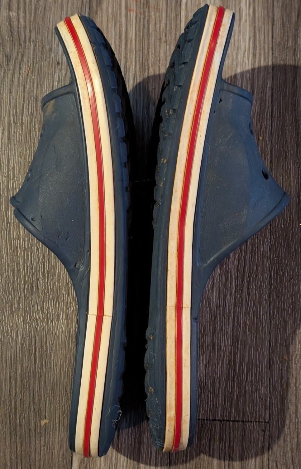 CROCS Bayaband Slide Unisex Sandals Men’s 8 / Women’s 10 Navy Blue Red Stripe