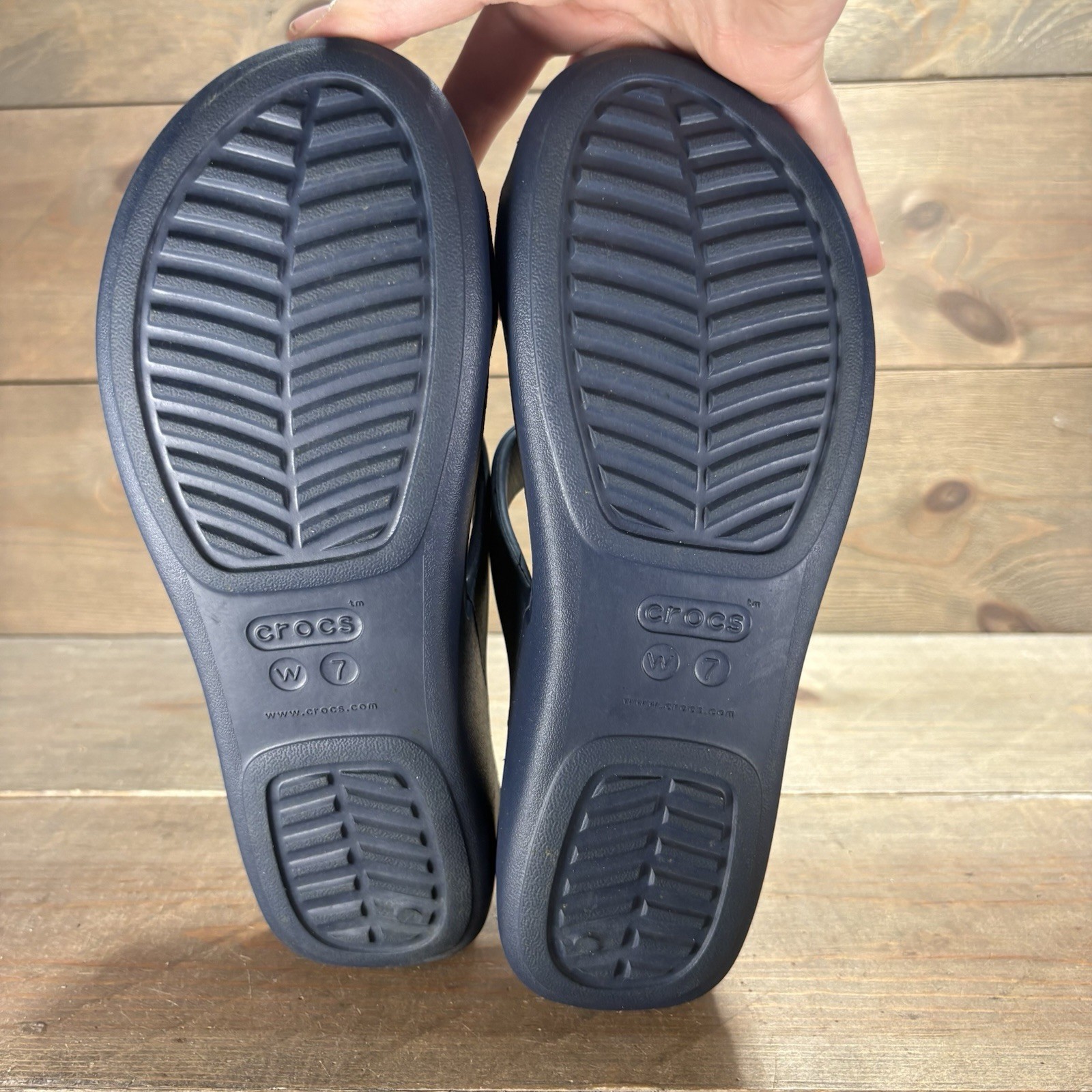 crocs monterey diamante womens size 7 shoes blue slip on thong wedge sandals