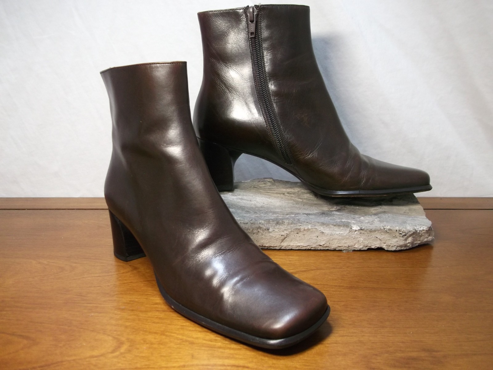 Via Spiga Vtg Italy Women’s Sz. 7. M /37.5 EU / 2 in heel Leather Booties