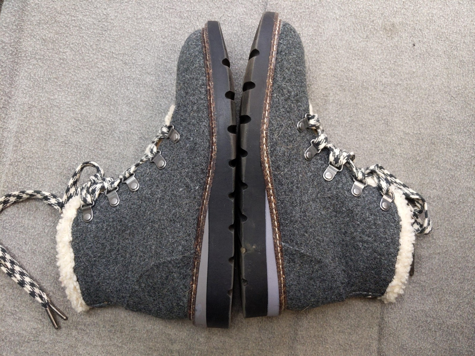 Madden NYC Boots Womens Size 9 40 Gray Faux Fur Lined Ankle Lace Up Zip