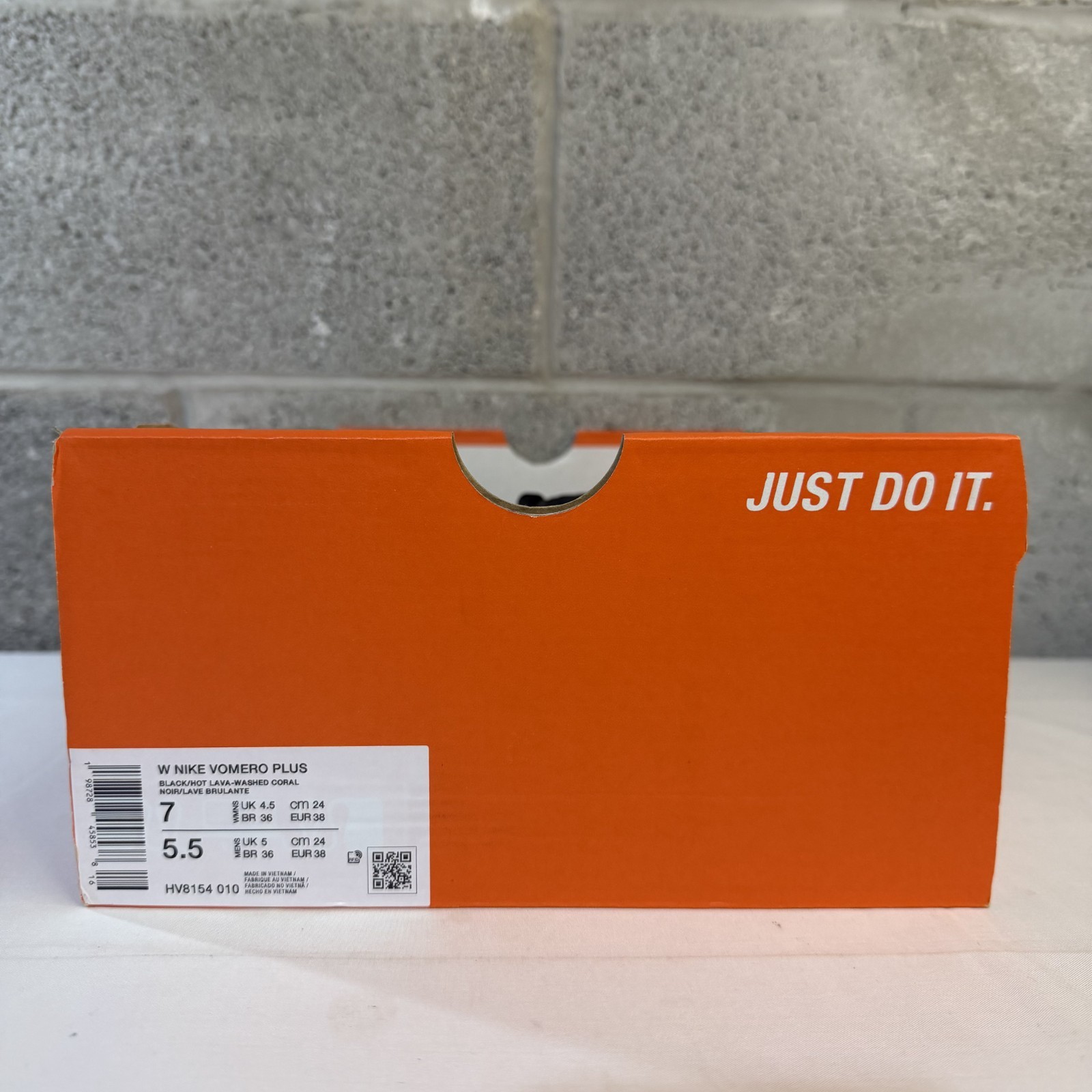 Nike VOMERO PLUS Color Black/ Coral HV8154 010 Women’s SIZE 7
