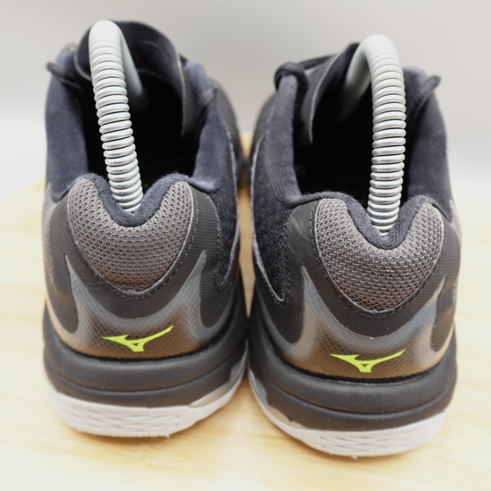 Mizuno Shoes Womens Size 8 Wave Lightning Z3 Black Running Sneakers 430228 Flaws