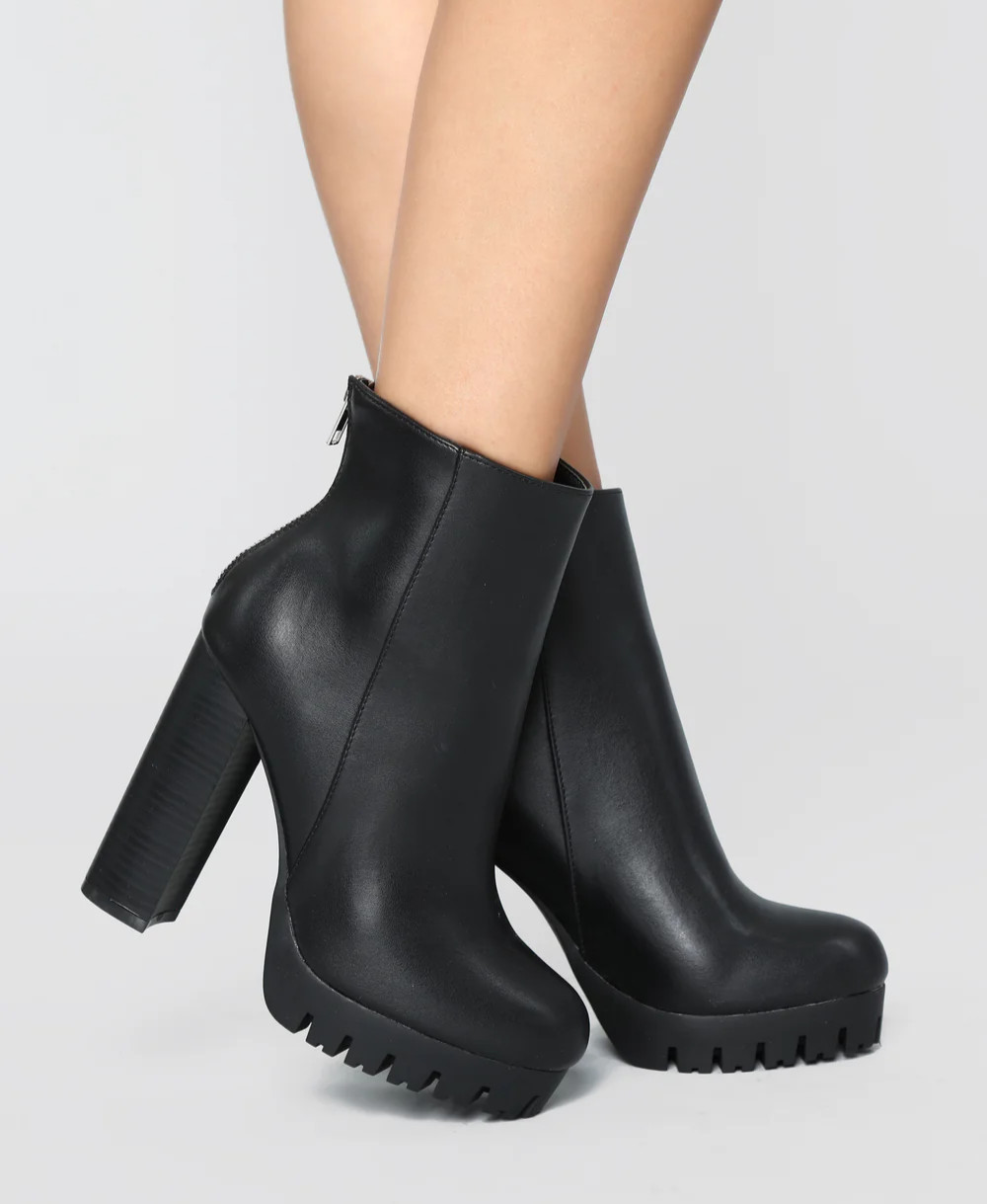 FASHIONNOVA Los Angeles Black Boots Platform Tractor Sole Size-9/39