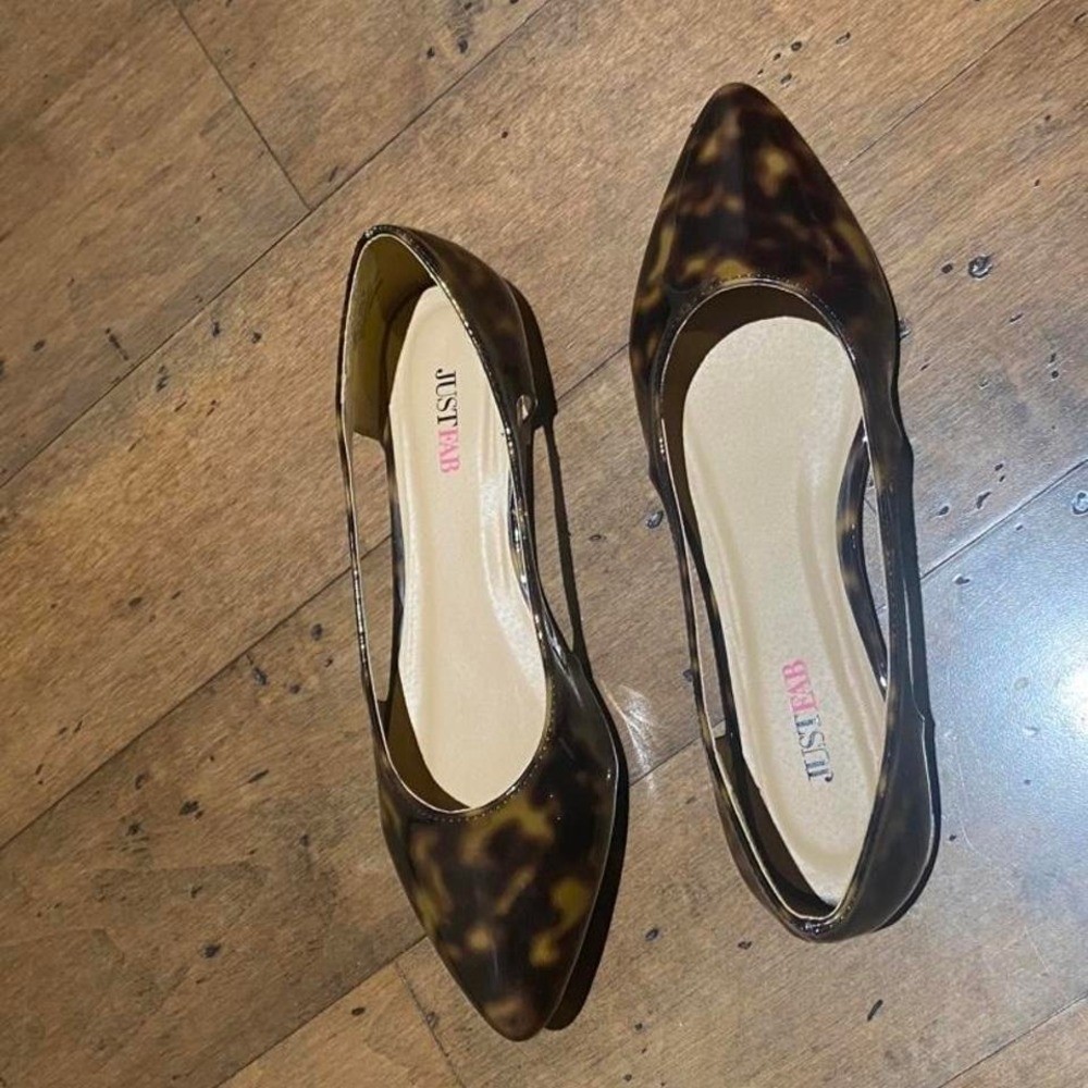 JUSTFAB Tortoise shell pointed toe flats Size 9