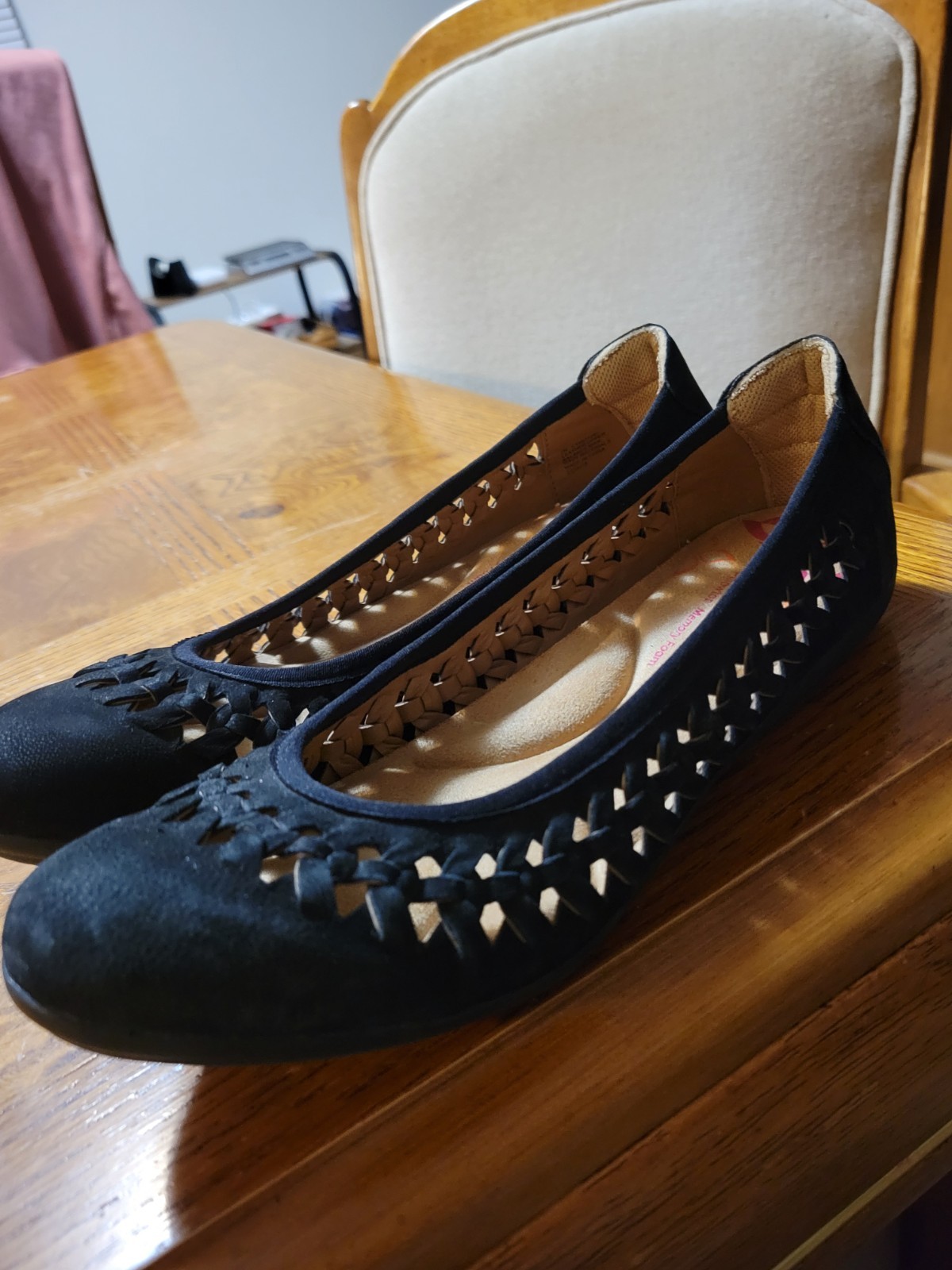 Black Punched Suede Leather Shallow Toe Flats By Comfortiva Sz 7 Narrow. CLEAN!!