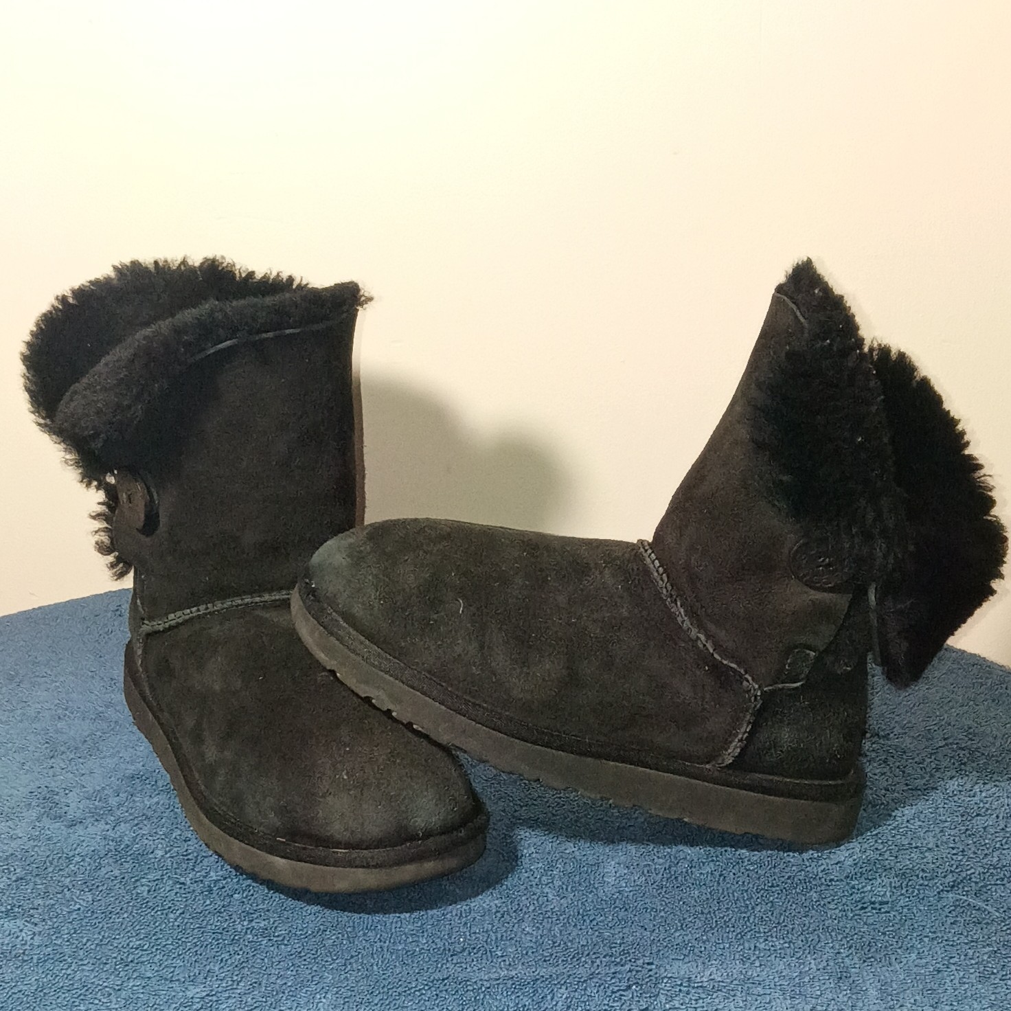 UGG Australia Boots Bailey Button Classic Short Women’s Size 10 Black